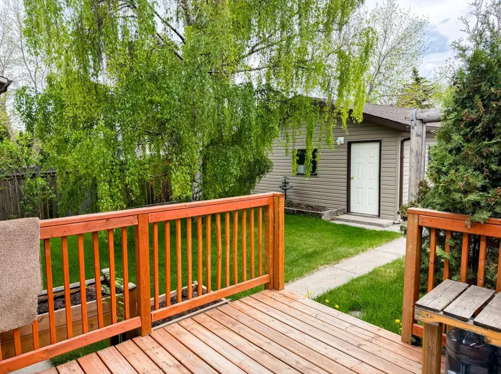 1837 Meadowbrook Drive SE Airdrie AB T4A 1V5