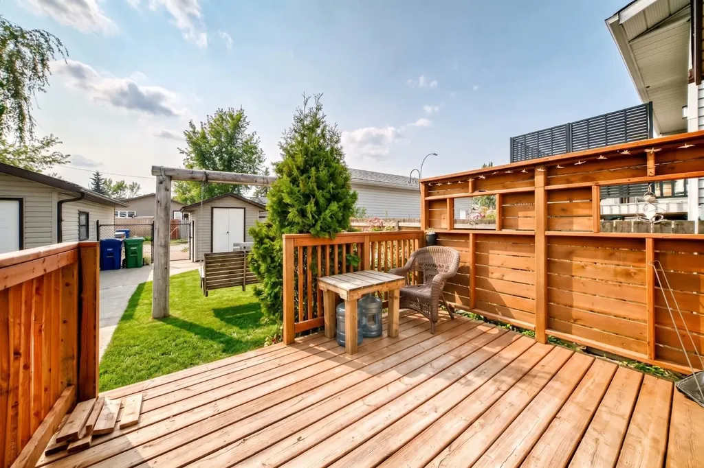 1837 Meadowbrook Drive SE Airdrie AB T4A 1V5