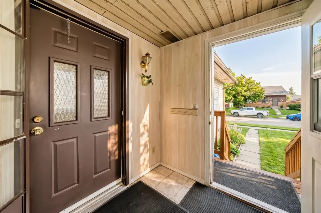 1837 Meadowbrook Drive SE Airdrie AB T4A 1V5
