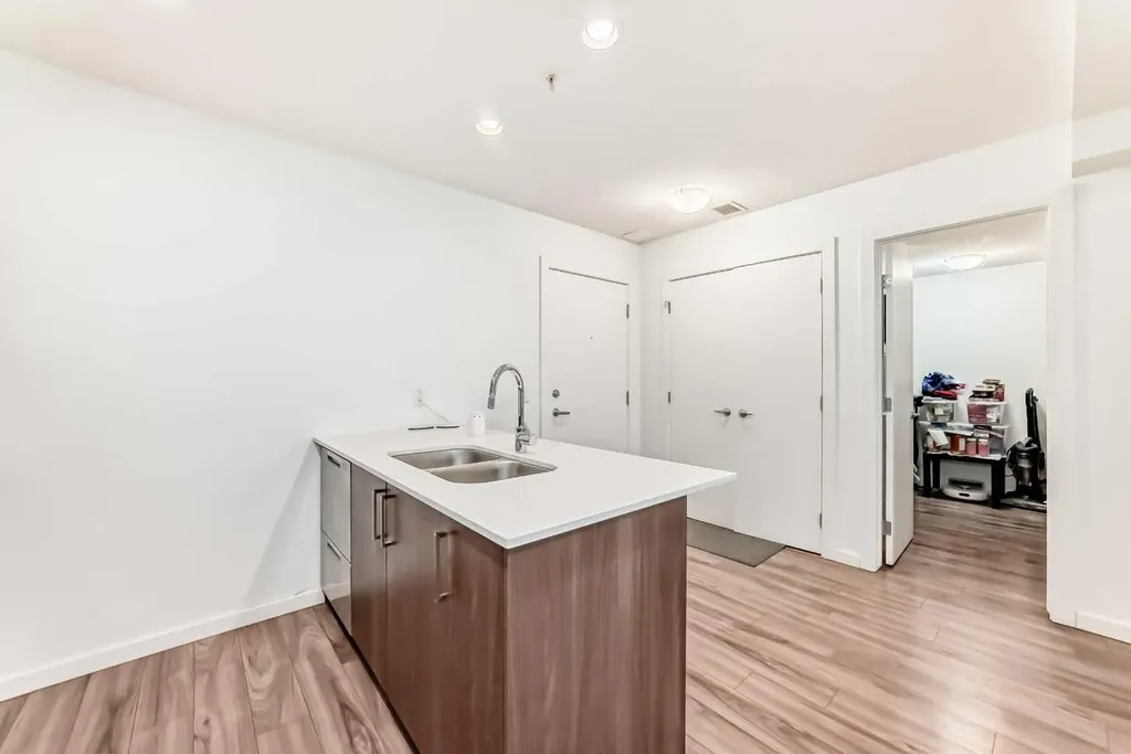 1629 38 Street SW Calgary AB T3C 1T8