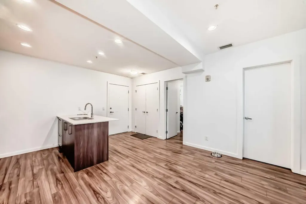 1629 38 Street SW Calgary AB T3C 1T8