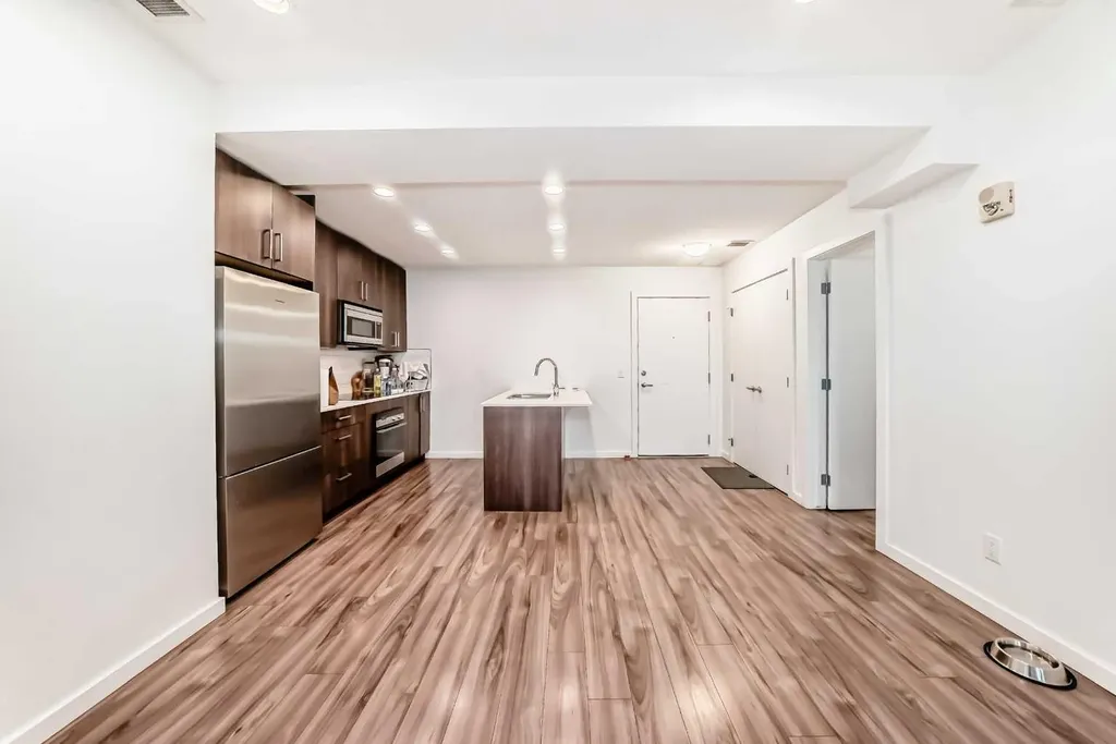 1629 38 Street SW Calgary AB T3C 1T8