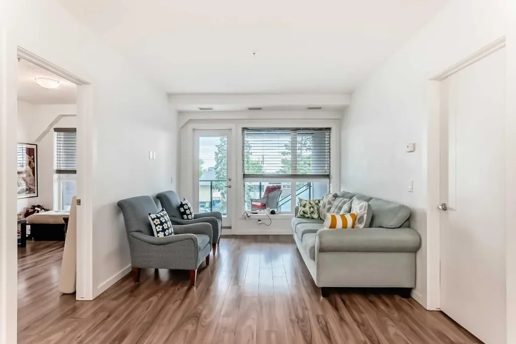 1629 38 Street SW Calgary AB T3C 1T8