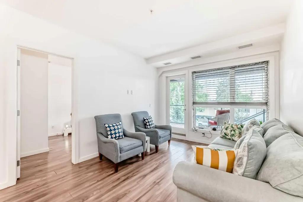 1629 38 Street SW Calgary AB T3C 1T8