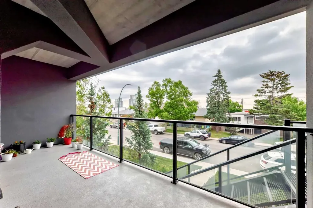 1629 38 Street SW Calgary AB T3C 1T8