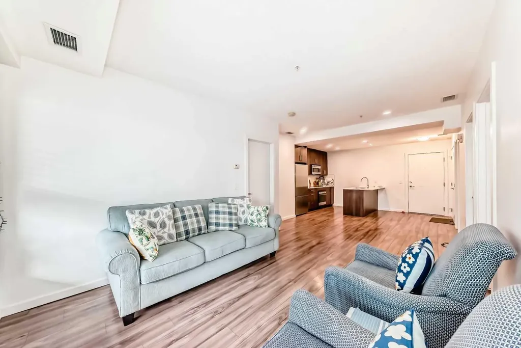 1629 38 Street SW Calgary AB T3C 1T8