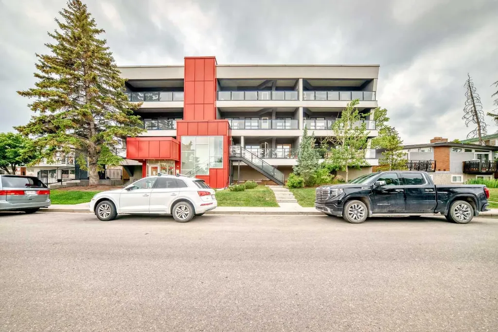 1629 38 Street SW Calgary AB T3C 1T8