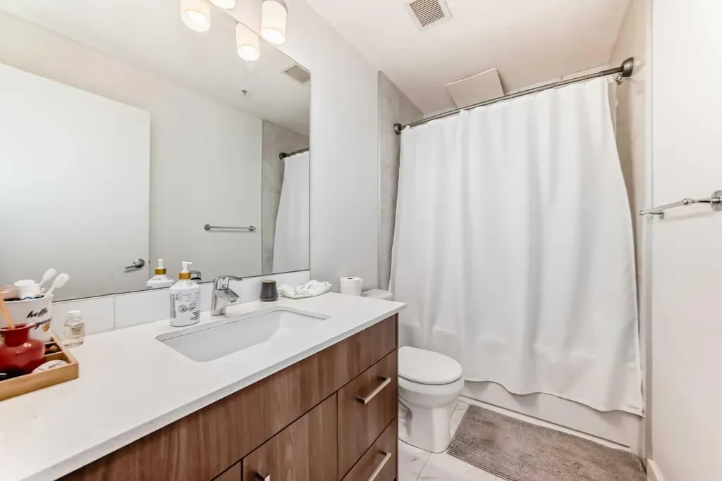 1629 38 Street SW Calgary AB T3C 1T8