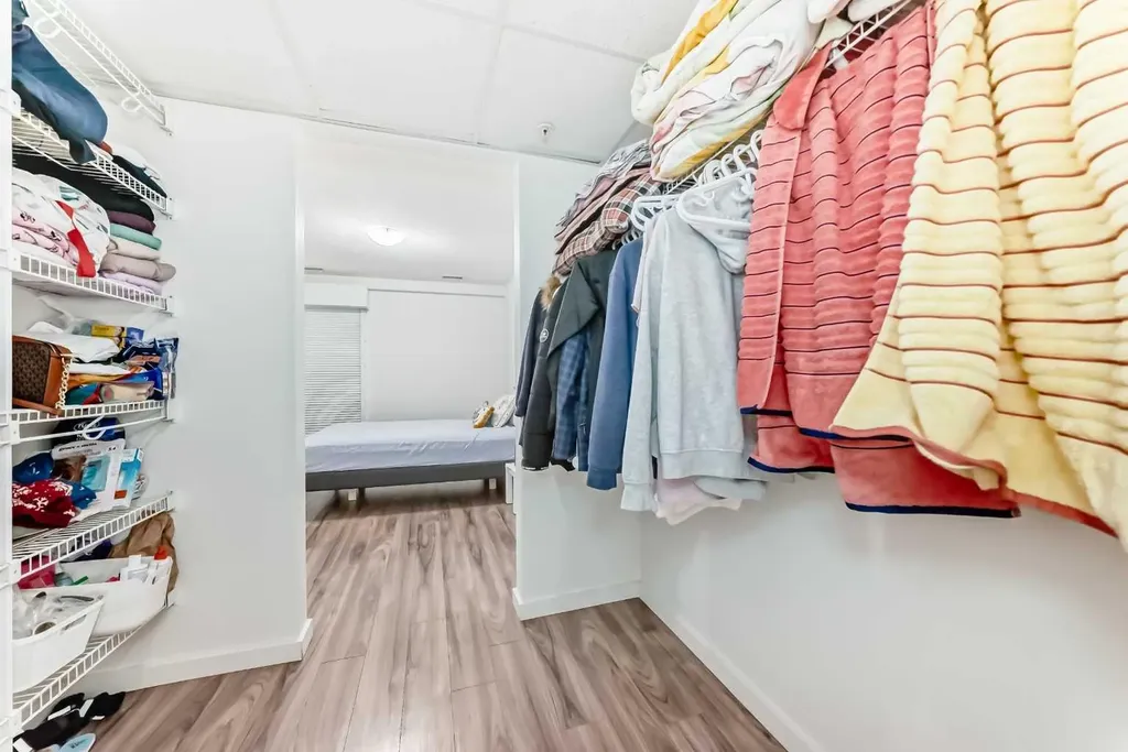 1629 38 Street SW Calgary AB T3C 1T8