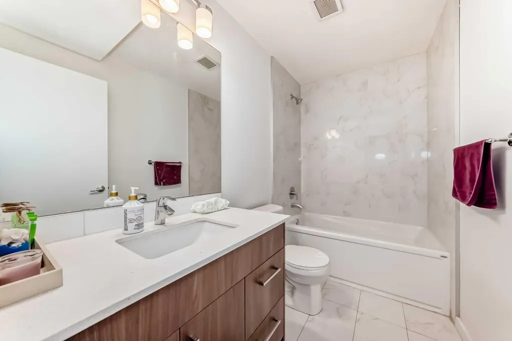 1629 38 Street SW Calgary AB T3C 1T8