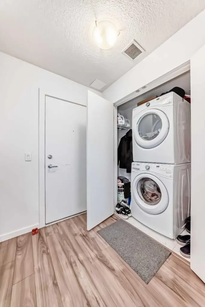 1629 38 Street SW Calgary AB T3C 1T8