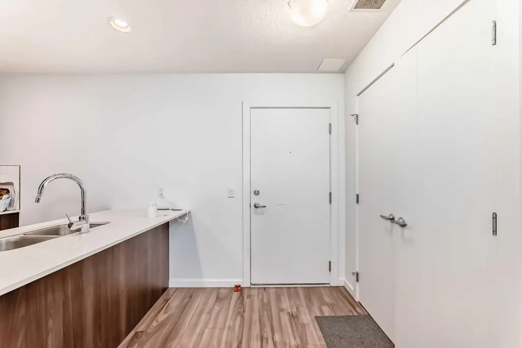 1629 38 Street SW Calgary AB T3C 1T8