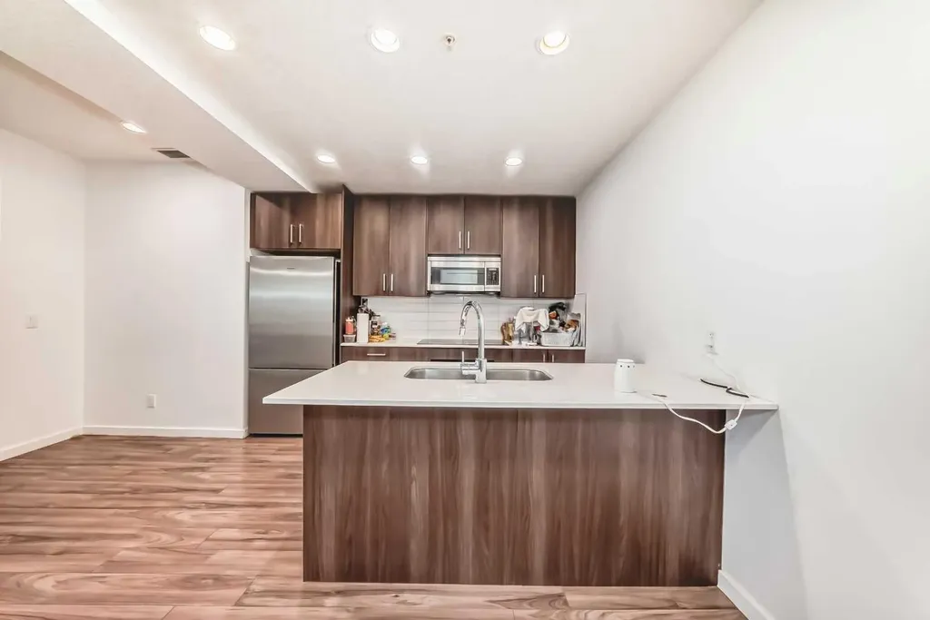 1629 38 Street SW Calgary AB T3C 1T8