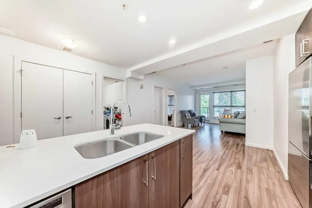 1629 38 Street SW Calgary AB T3C 1T8