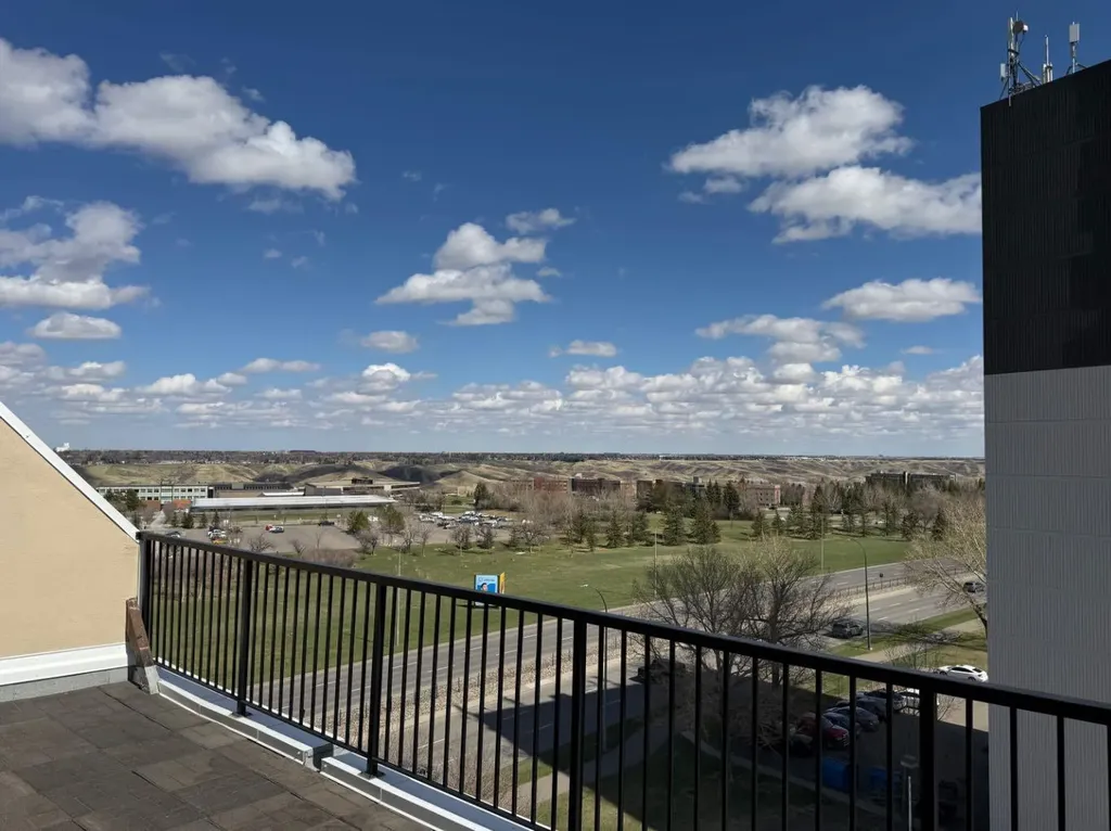 21 Berkeley Place W Lethbridge AB T1K 5N1