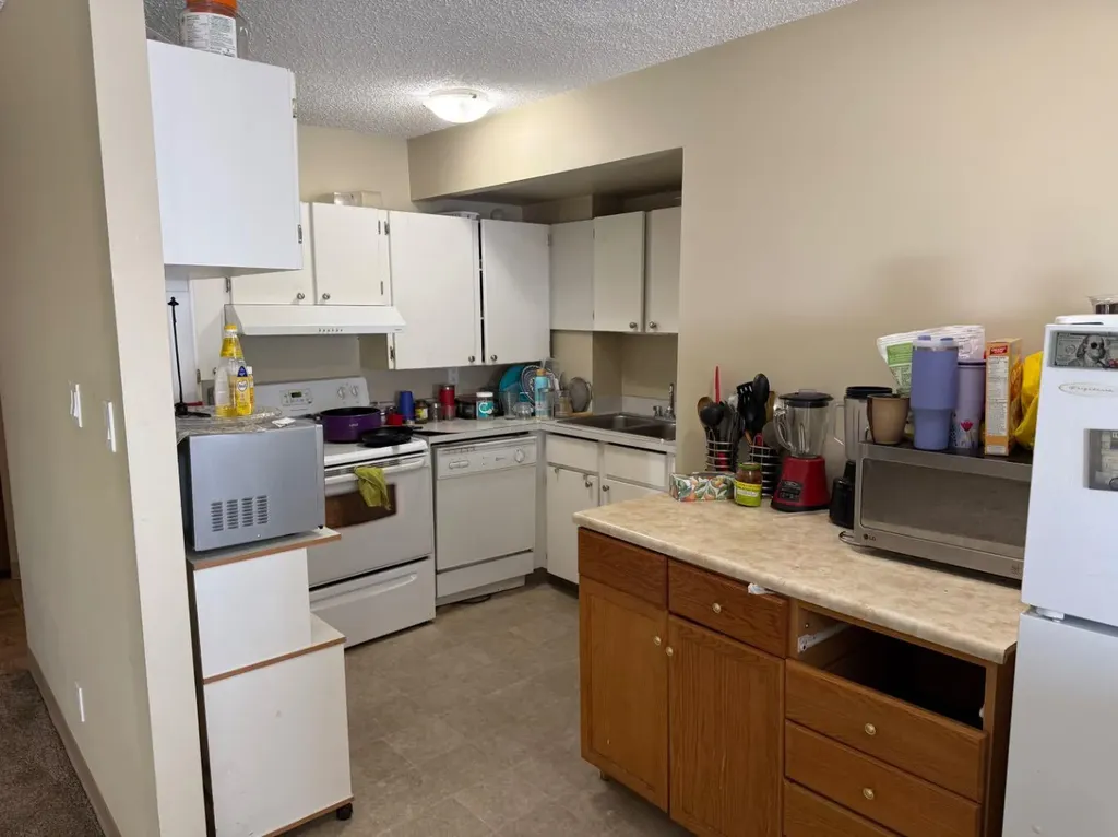 21 Berkeley Place W Lethbridge AB T1K 5N1