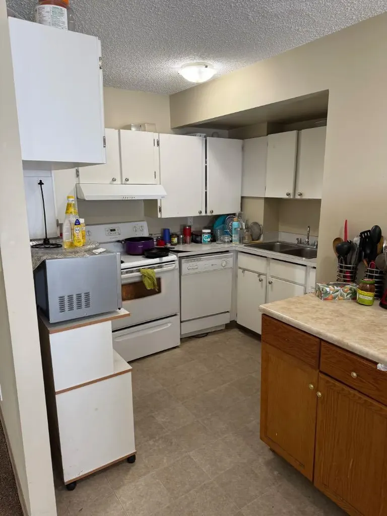 21 Berkeley Place W Lethbridge AB T1K 5N1