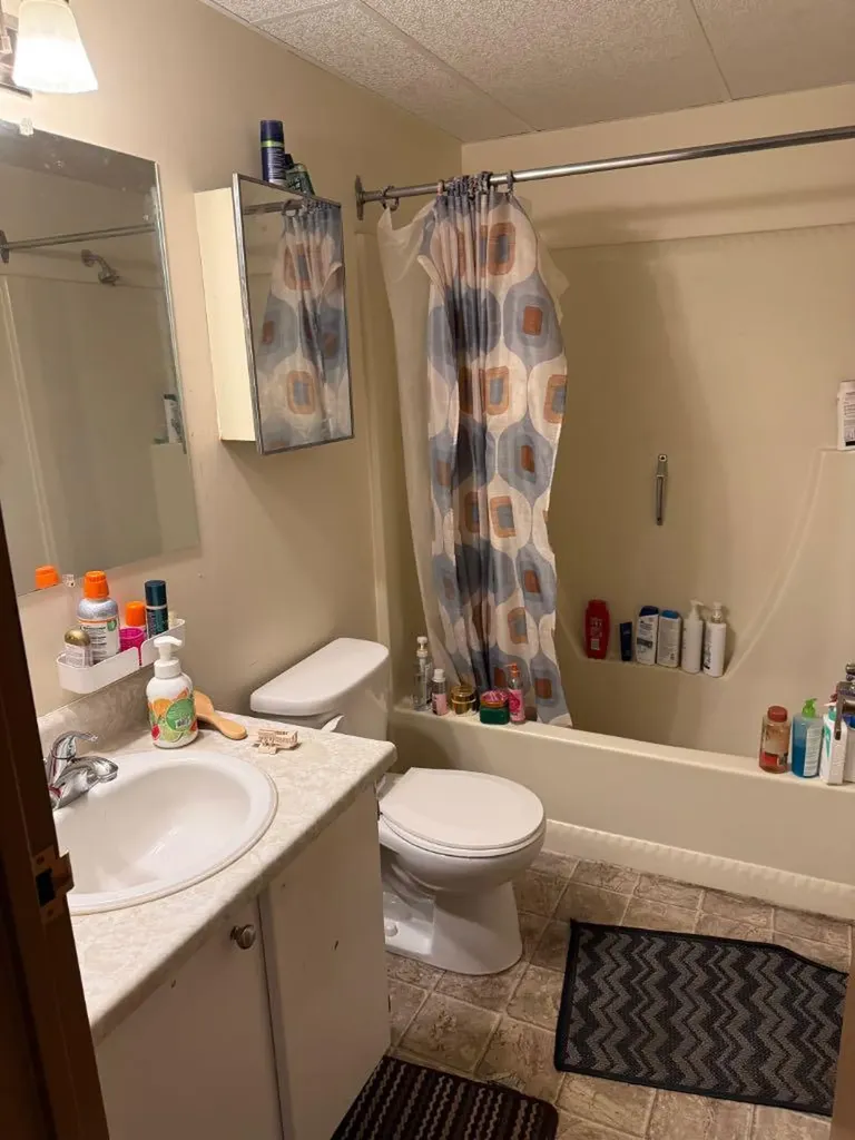 21 Berkeley Place W Lethbridge AB T1K 5N1