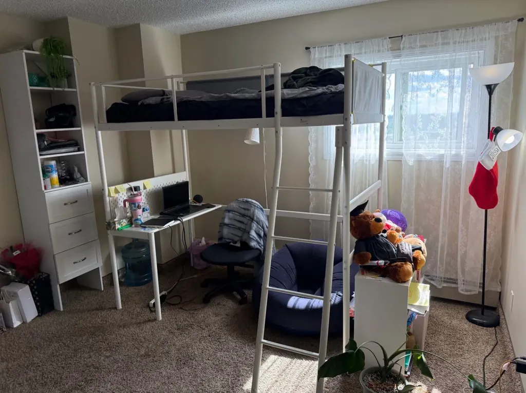 21 Berkeley Place W Lethbridge AB T1K 5N1