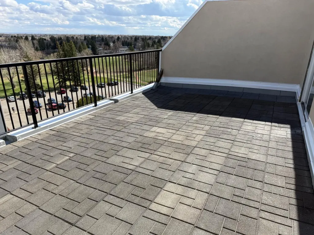 21 Berkeley Place W Lethbridge AB T1K 5N1
