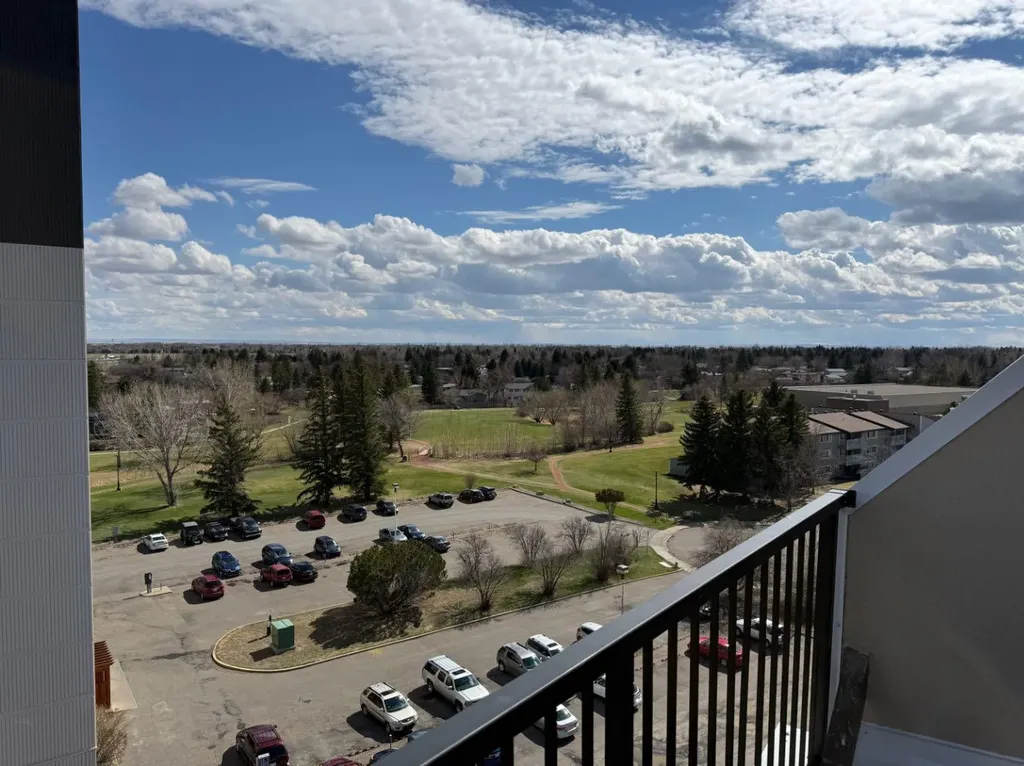 21 Berkeley Place W Lethbridge AB T1K 5N1