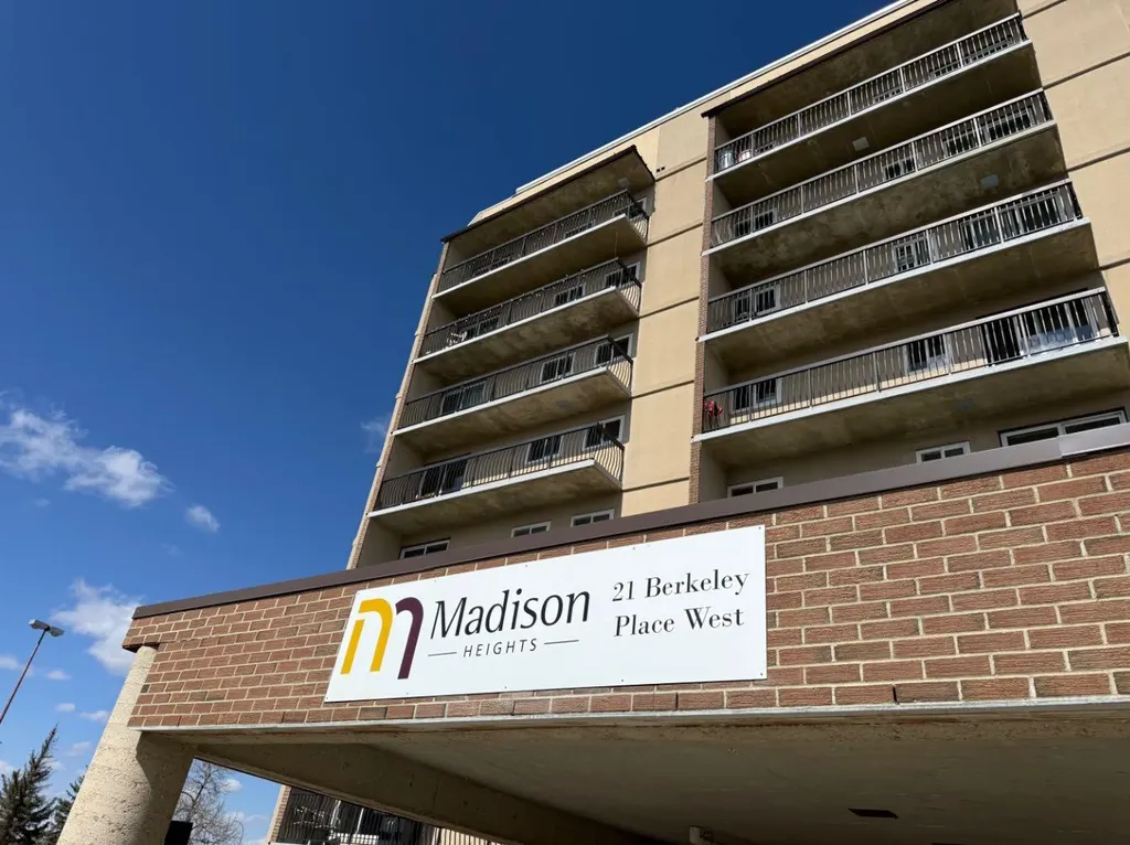 21 Berkeley Place W Lethbridge AB T1K 5N1