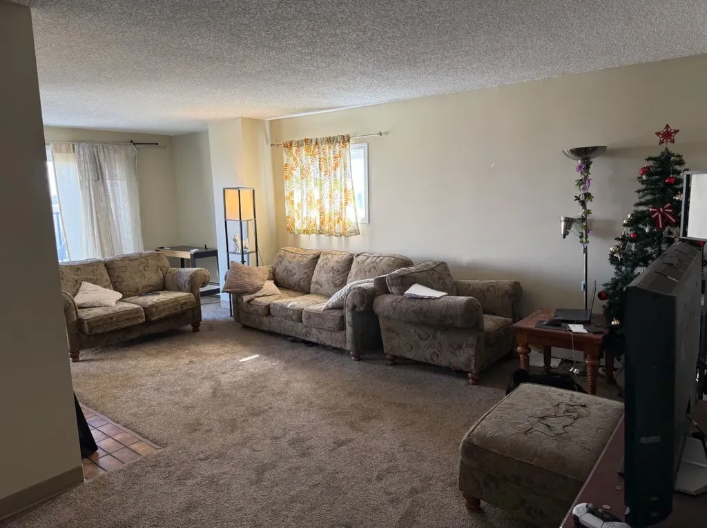 21 Berkeley Place W Lethbridge AB T1K 5N1
