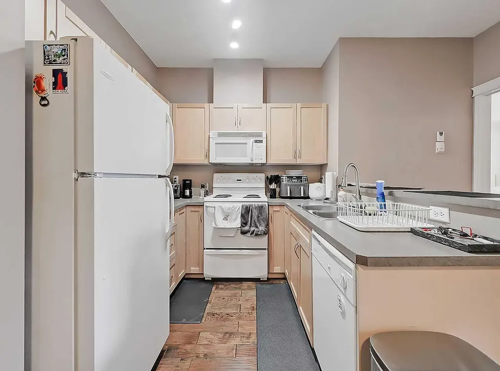 70 Panamount Drive NW Calgary AB T3K 5Z1