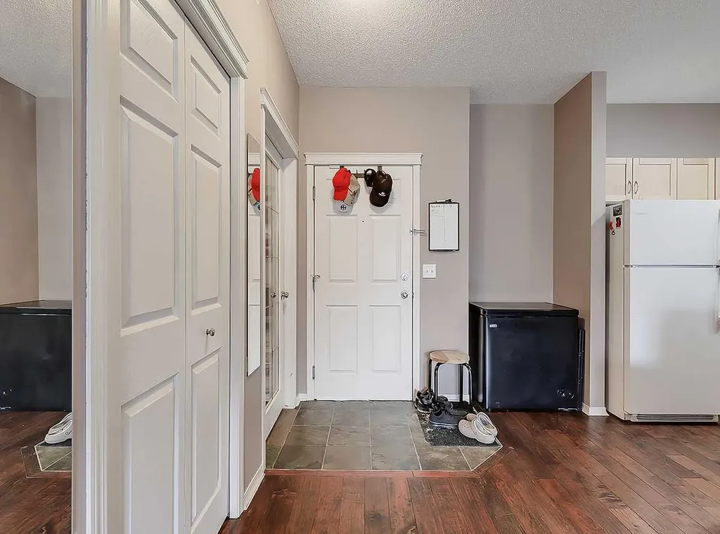 70 Panamount Drive NW Calgary AB T3K 5Z1