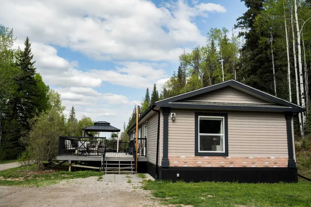 4B-24425 East River Road Hinton AB T7V 0A3
