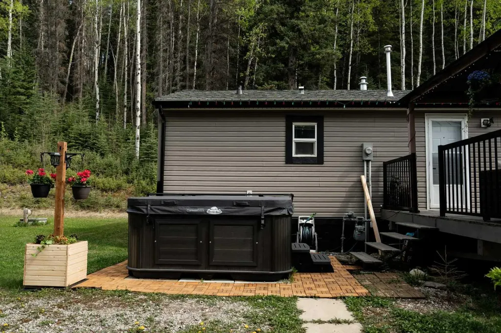 4B-24425 East River Road Hinton AB T7V 0A3