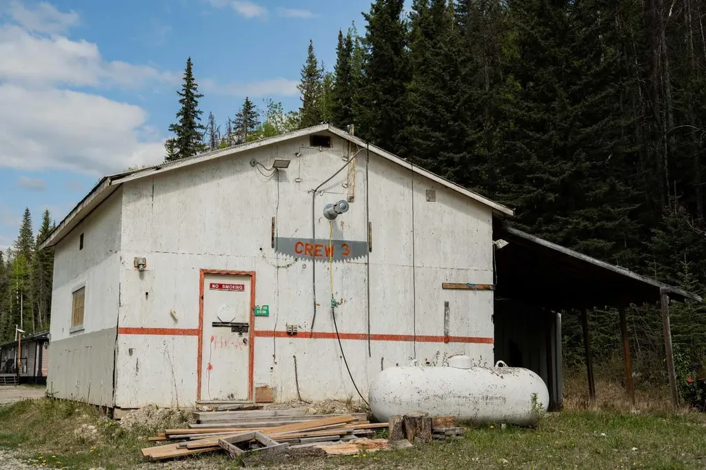 4B-24425 East River Road Hinton AB T7V 0A3