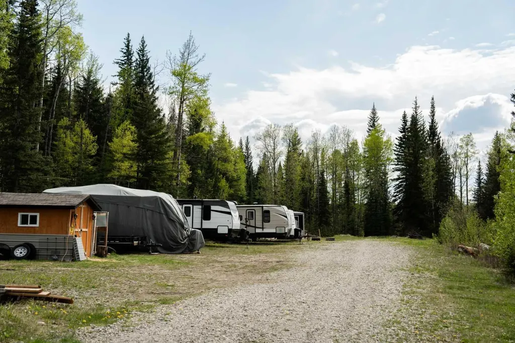 4B-24425 East River Road Hinton AB T7V 0A3
