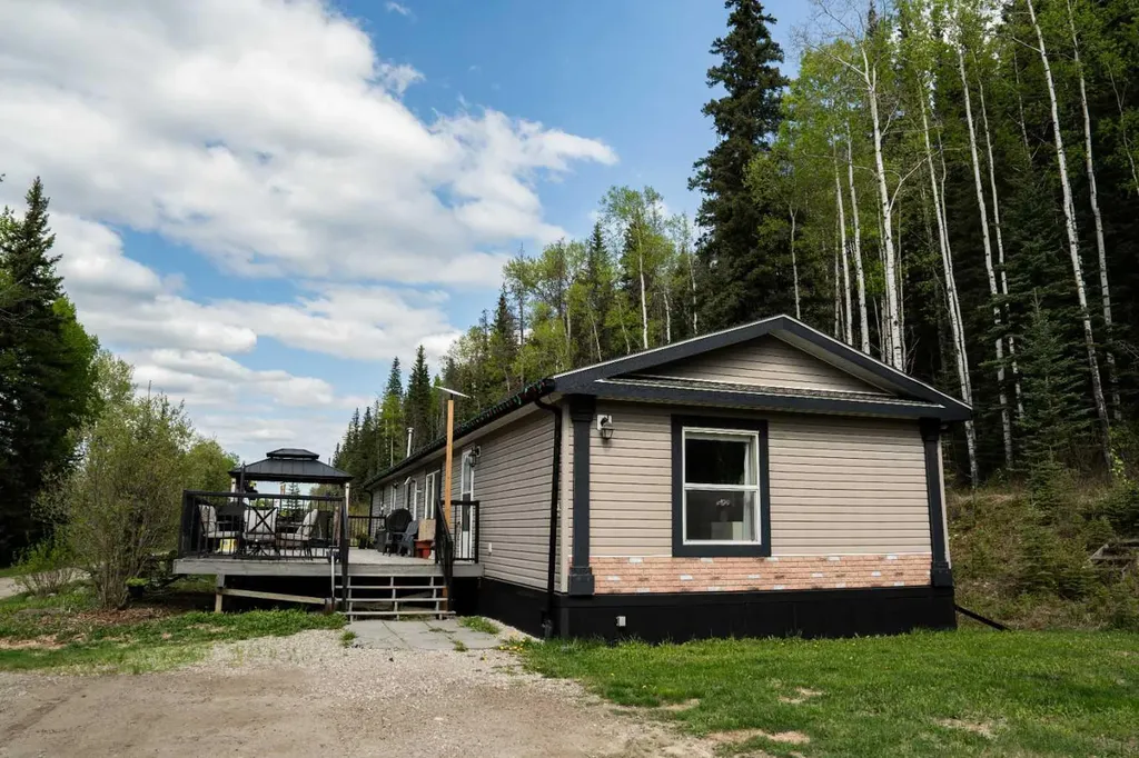 4B-24425 East River Road Hinton AB T7V 0A3