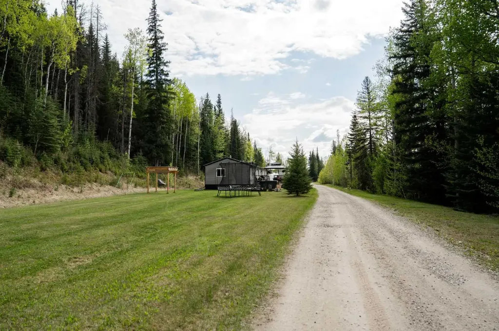 4B-24425 East River Road Hinton AB T7V 0A3