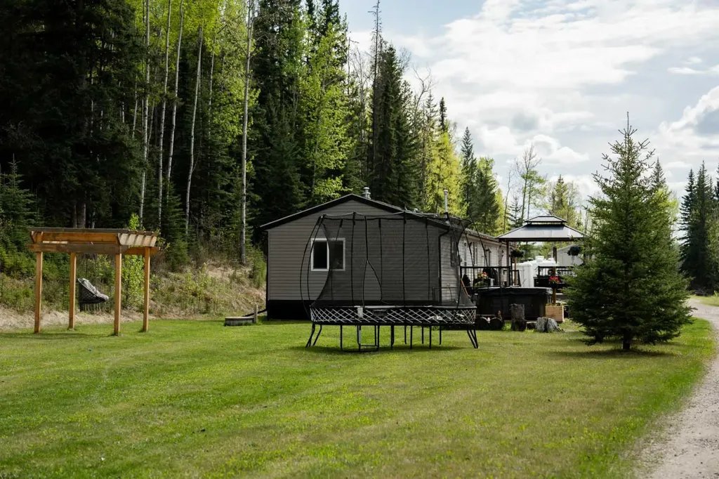 4B-24425 East River Road Hinton AB T7V 0A3