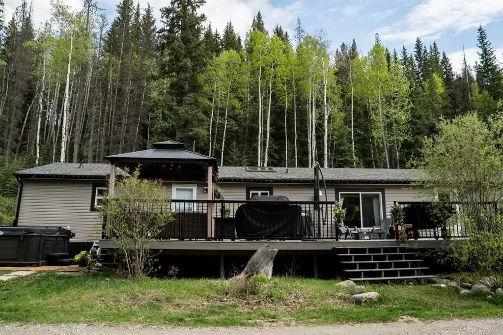 4B-24425 East River Road Hinton AB T7V 0A3