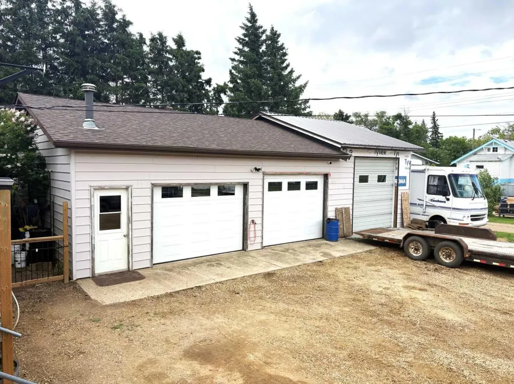 4812 47 Avenue Forestburg AB T0B 1N0