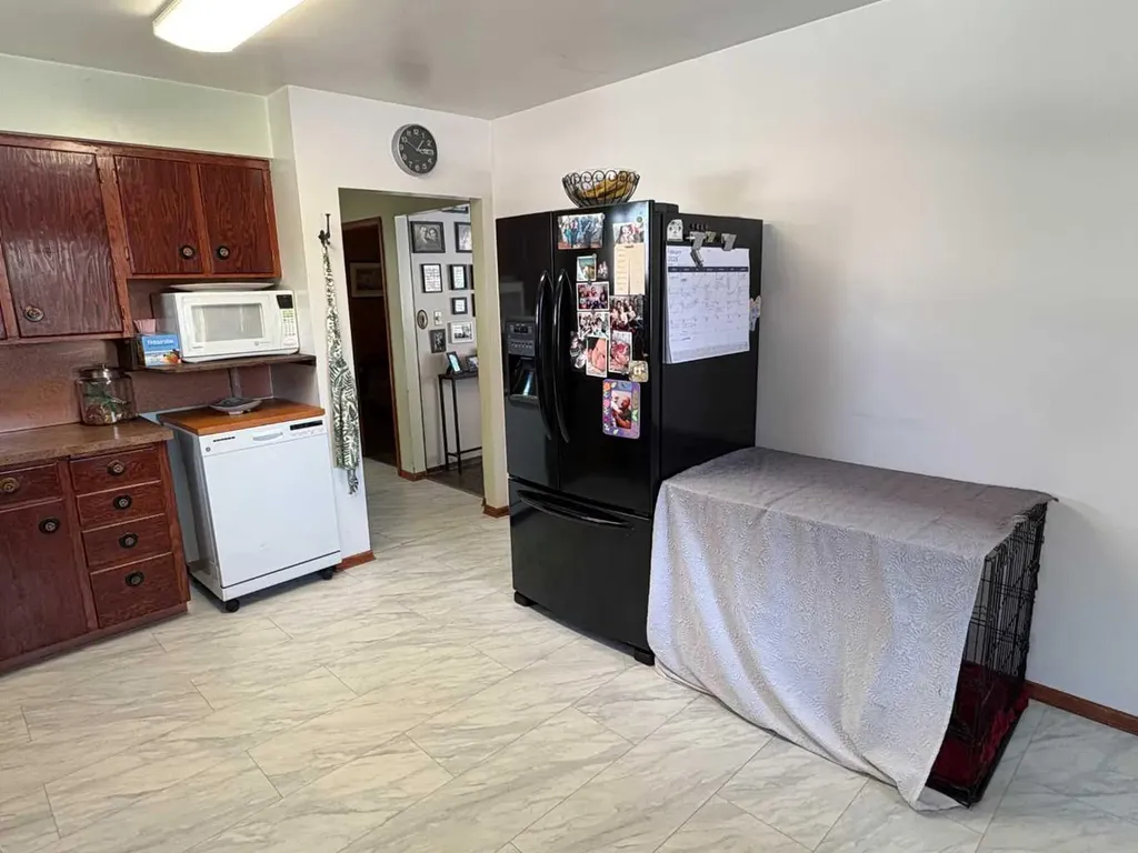 4812 47 Avenue Forestburg AB T0B 1N0