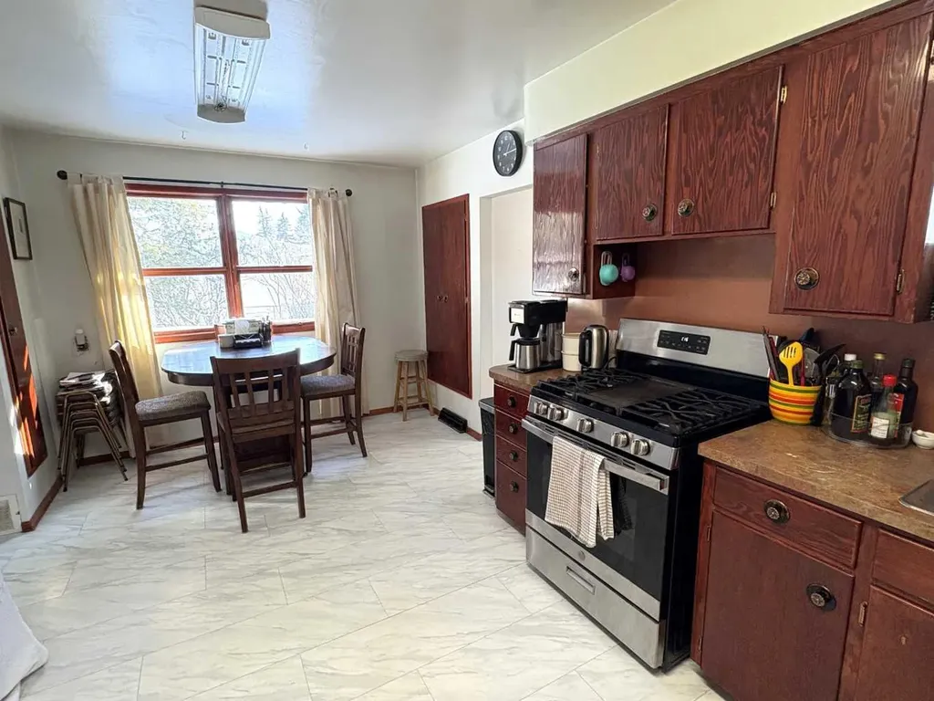 4812 47 Avenue Forestburg AB T0B 1N0