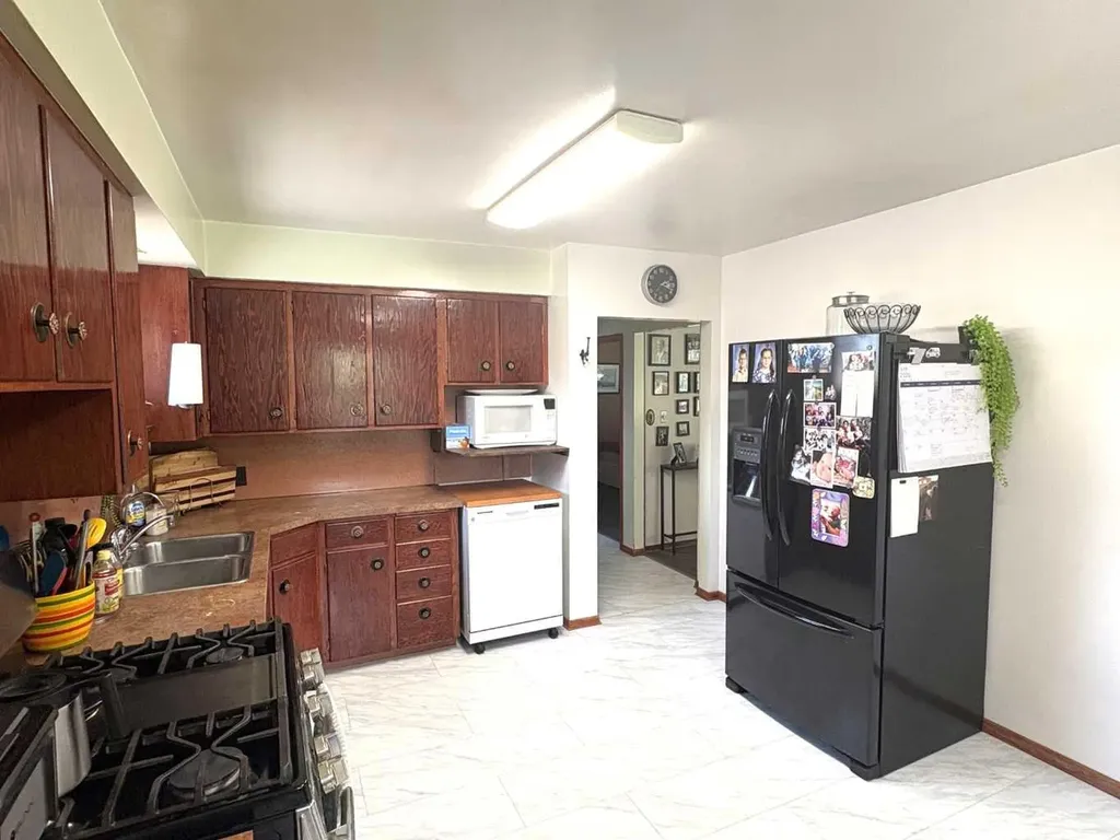 4812 47 Avenue Forestburg AB T0B 1N0