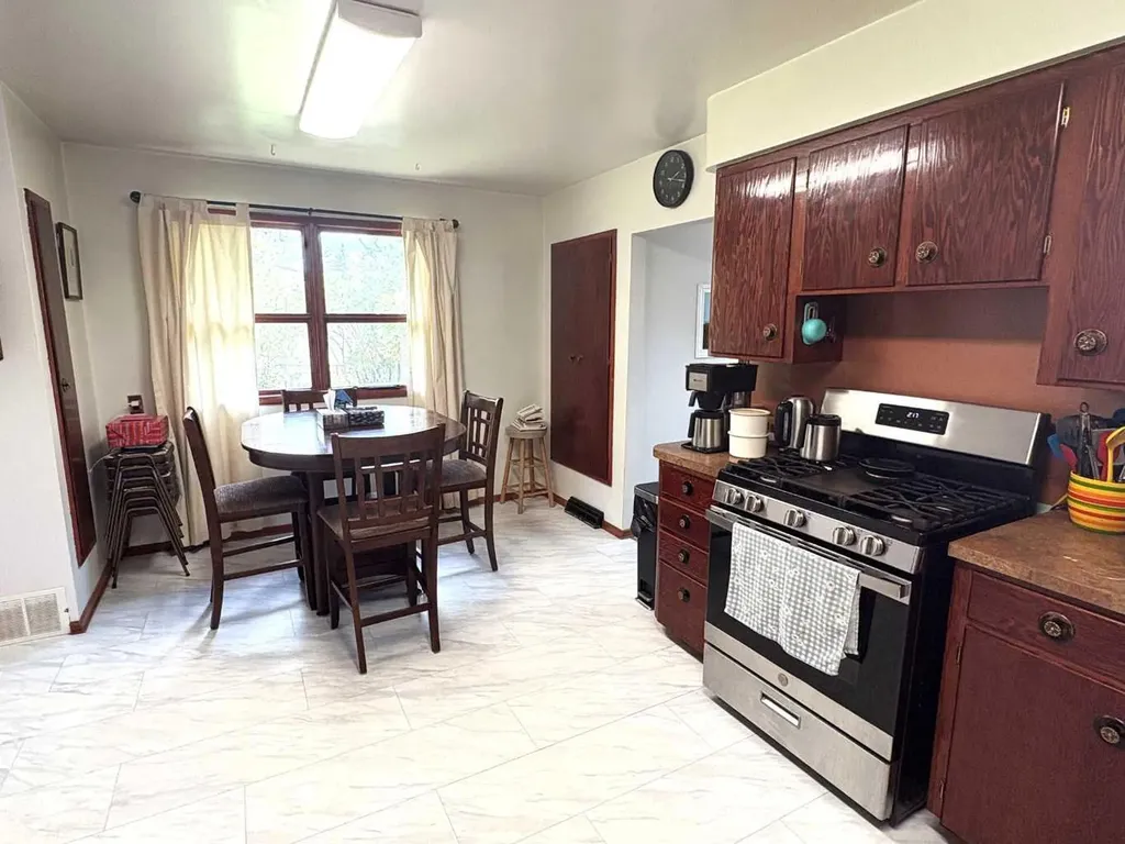 4812 47 Avenue Forestburg AB T0B 1N0