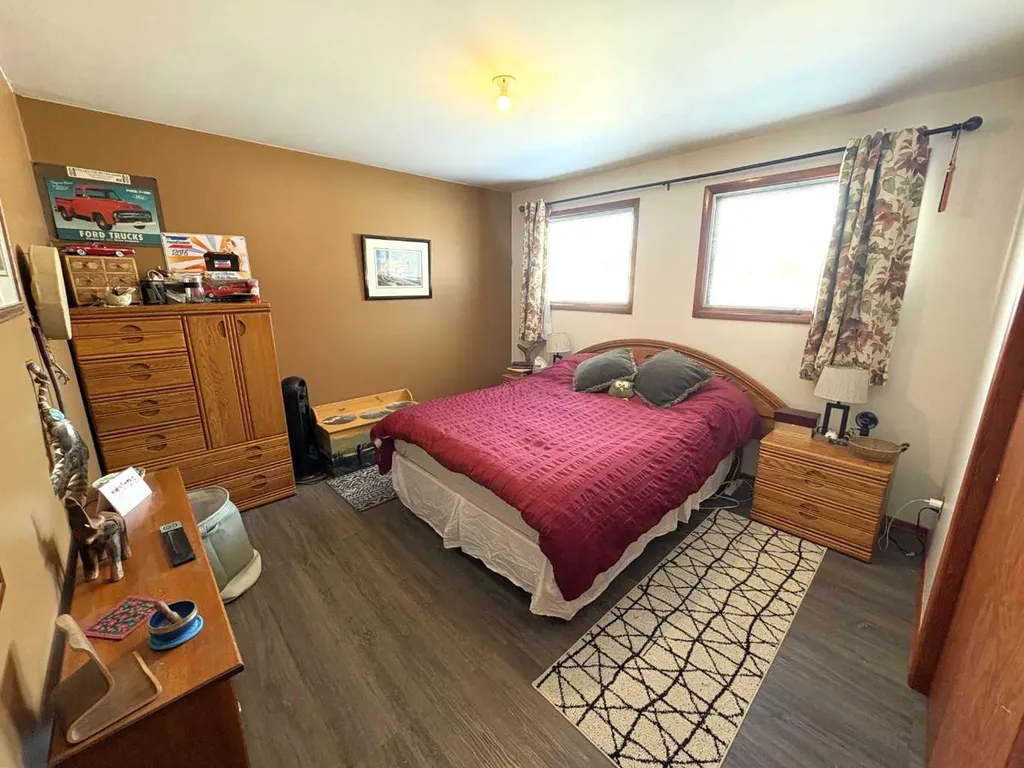 4812 47 Avenue Forestburg AB T0B 1N0
