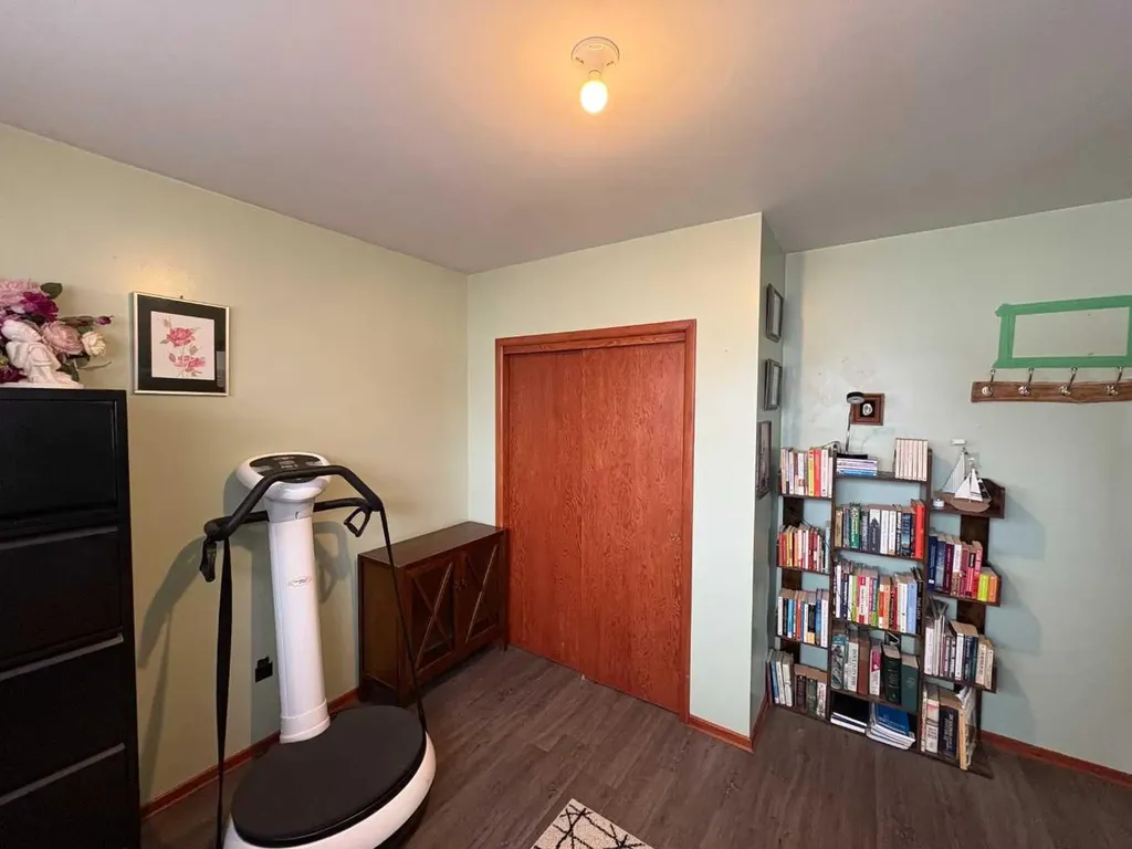 4812 47 Avenue Forestburg AB T0B 1N0