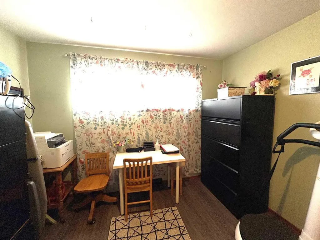 4812 47 Avenue Forestburg AB T0B 1N0