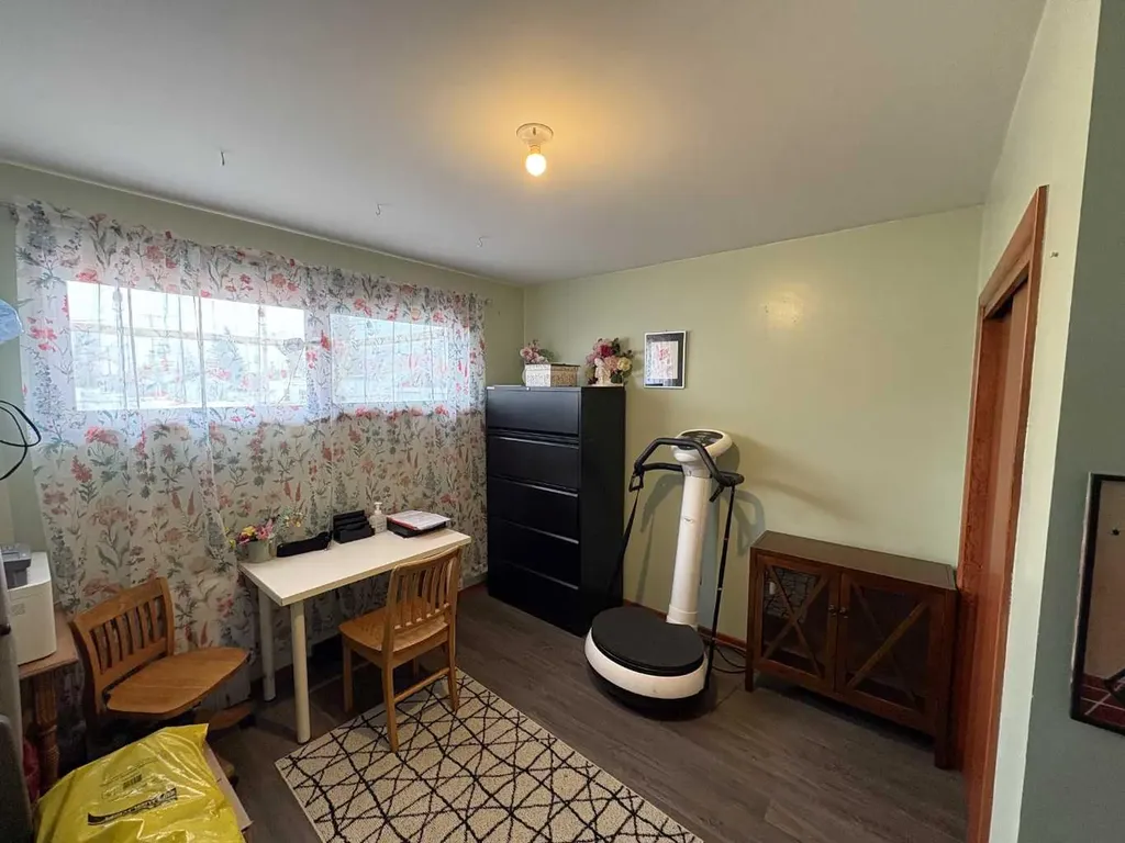 4812 47 Avenue Forestburg AB T0B 1N0