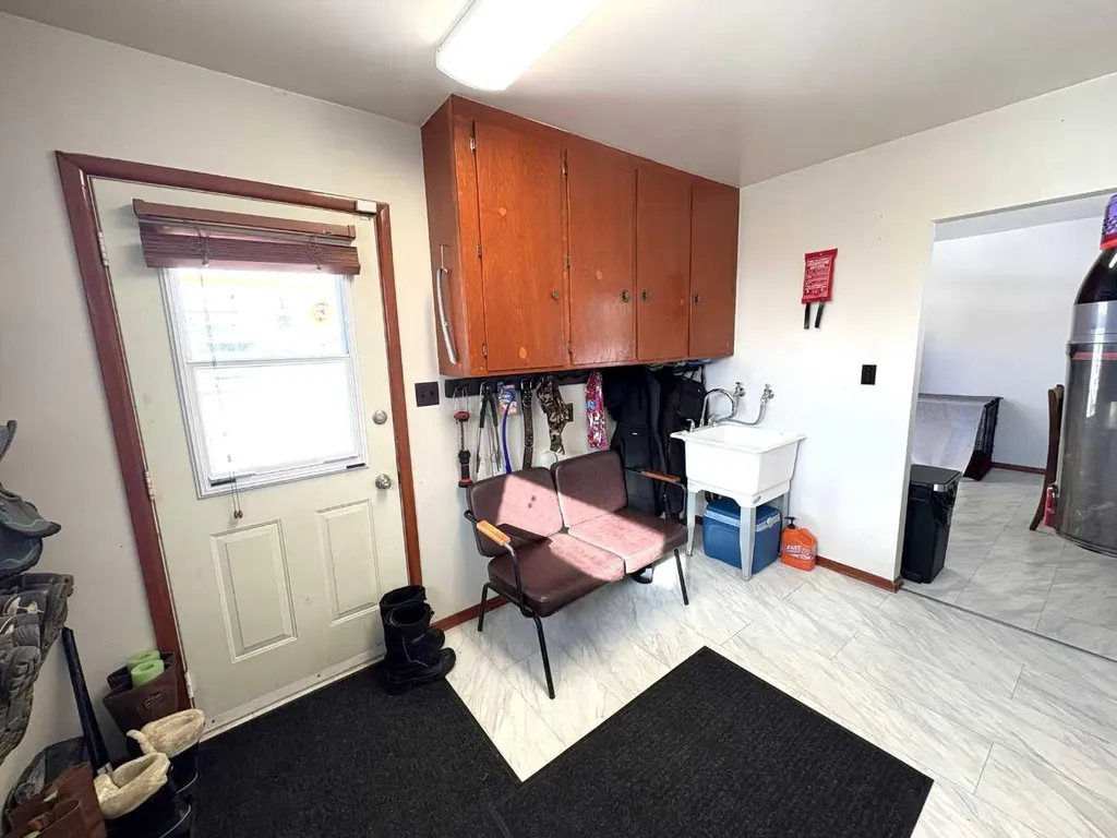 4812 47 Avenue Forestburg AB T0B 1N0