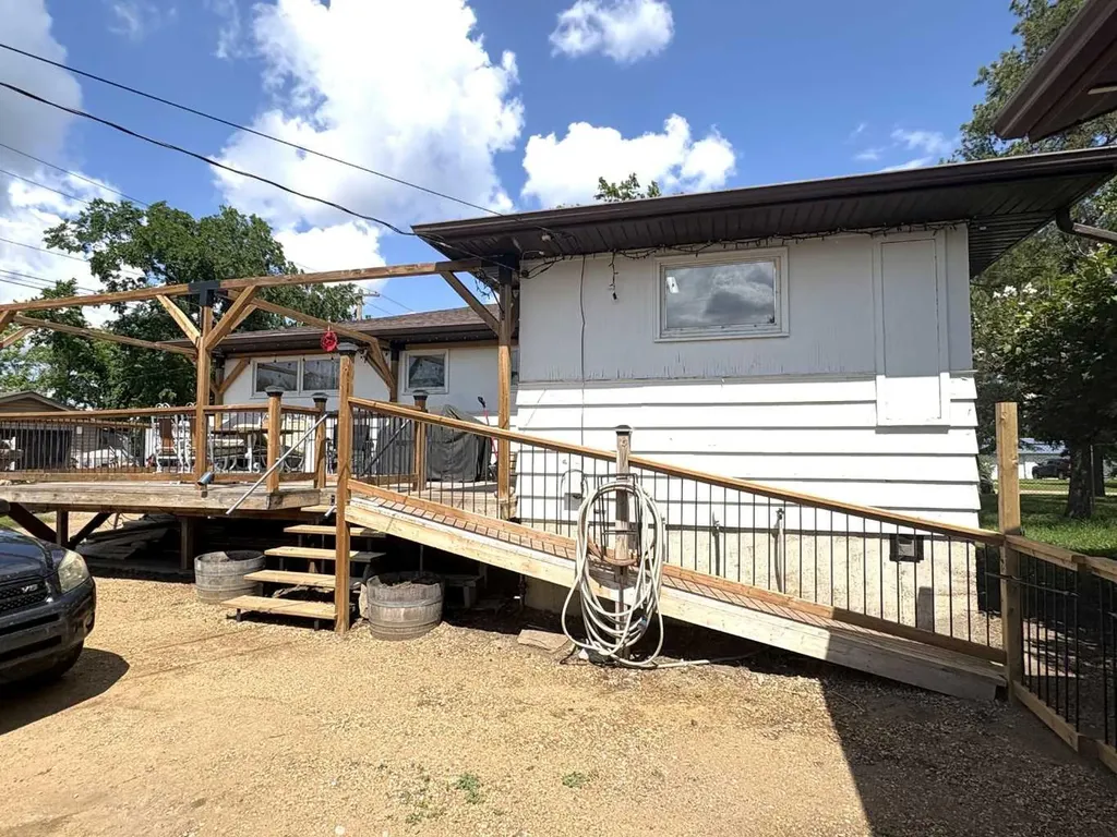 4812 47 Avenue Forestburg AB T0B 1N0