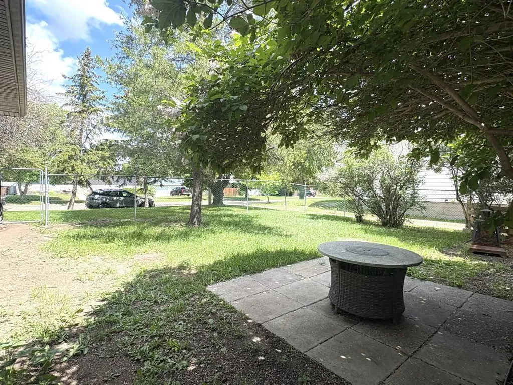 4812 47 Avenue Forestburg AB T0B 1N0