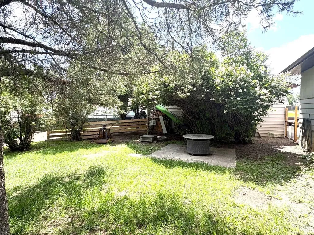 4812 47 Avenue Forestburg AB T0B 1N0